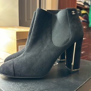 CHANEL BLACK SUEDE BOOTS SIZE 38 NEW